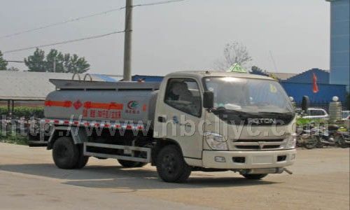 福田奥铃3800轴距加油车